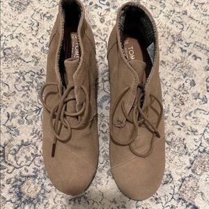 TOMS Taupe Brown Suede Lace-Up Ankle Booties